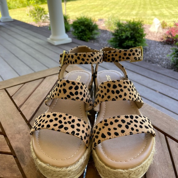 Soda Espadrille- Size 7 - Picture 5 of 8